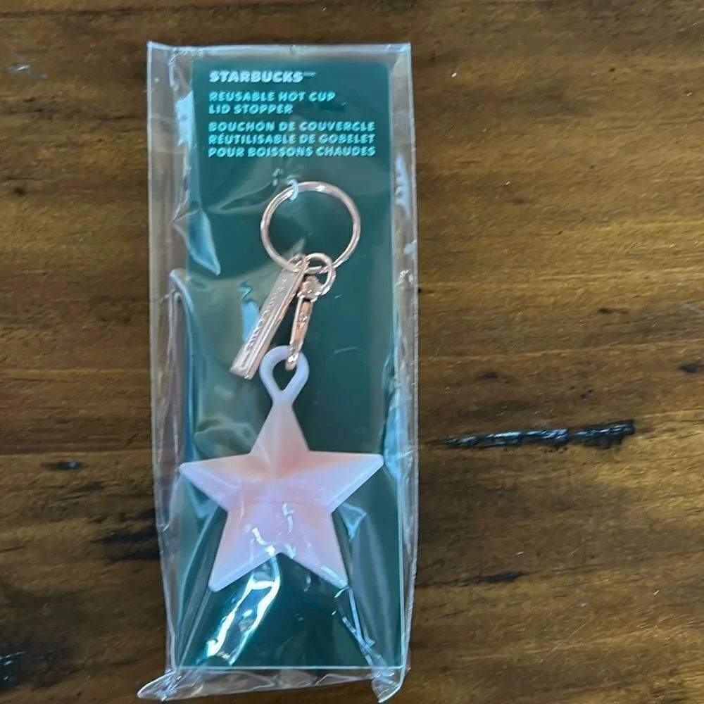 Starbucks Holiday 2023 Reusable Silicone Hot Cup Lid Stopper Topper Keychain NWT